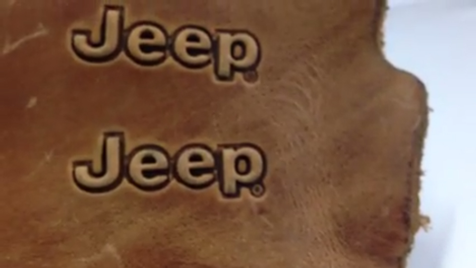 CUERO MARCADO JEEP